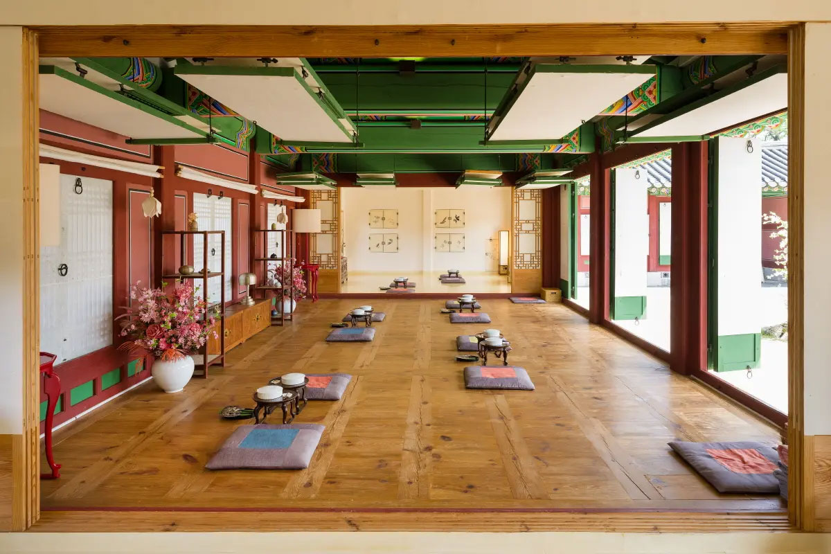 2025 Gyeongbokgung Saenggwabang Tour