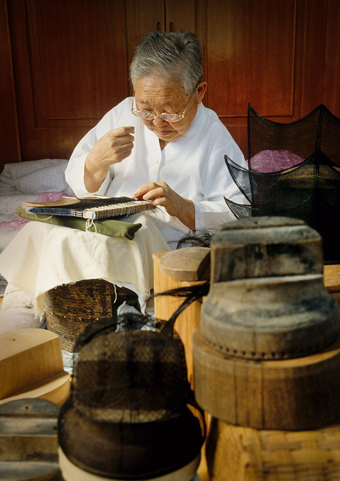 작업 중인 선생의 모습(2).jpg